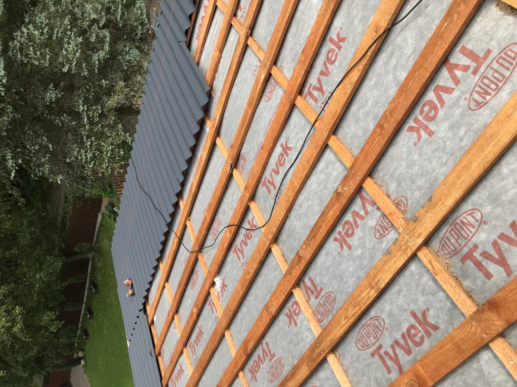 Šlaitinio stogo dengimas šiferio danga